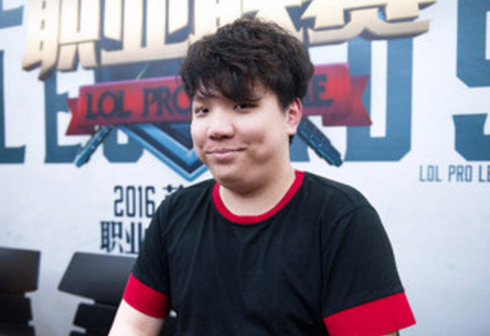 lol:古风美男aj成rng救星?官宣加盟rng,粉丝无奈只能接受