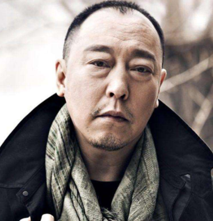 苏大强年轻照片爆红网络,颜值秒杀蔡徐坤,网友:你看时间放过谁