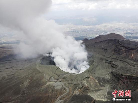 阿苏山爆发图片