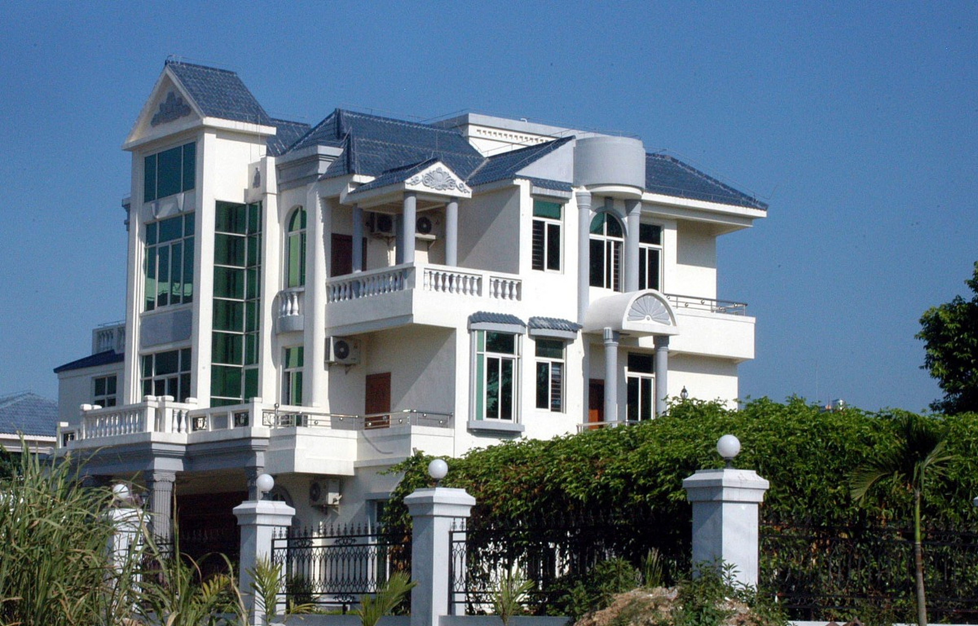 广东普宁村干部黄某雄,涉嫌非法占用高达60亩土地建别墅!