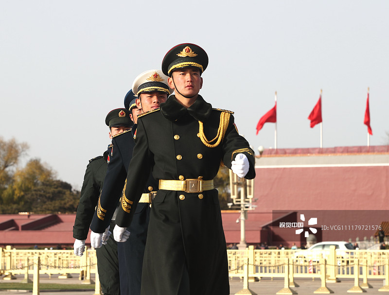 北京冷空氣來襲 解放軍戰士頂寒風在天安門站崗執勤