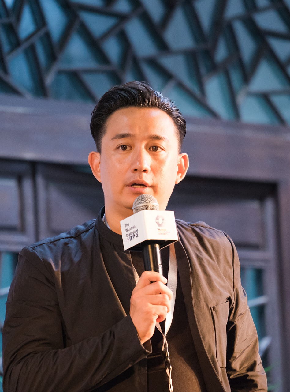 何炅退出与黄磊合作公司  想象一下,两位综艺大咖,通过一档节目结识