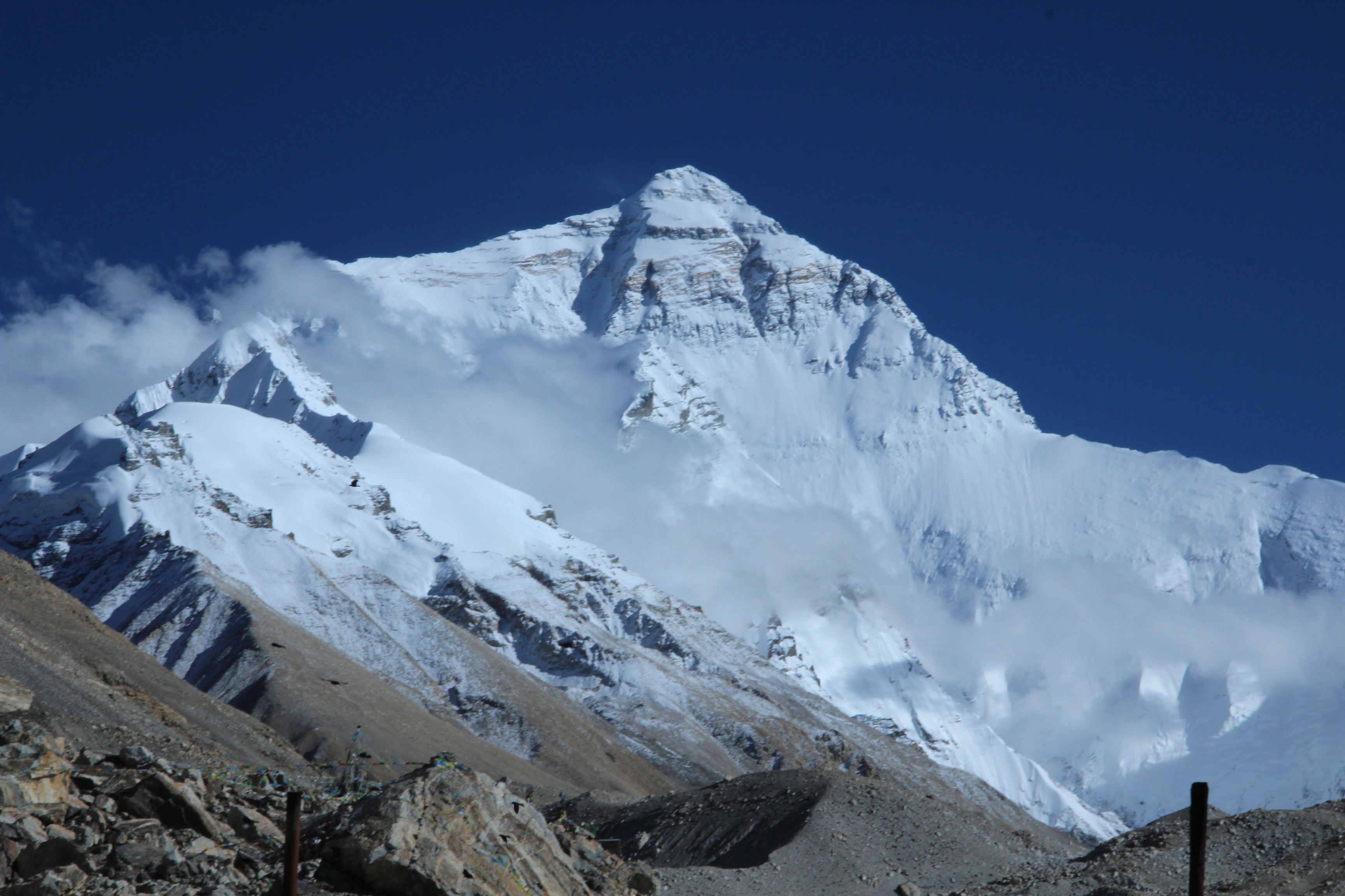 观赏拍摄珠峰的最好位置之一,也是在中国攀登珠峰的必经之地