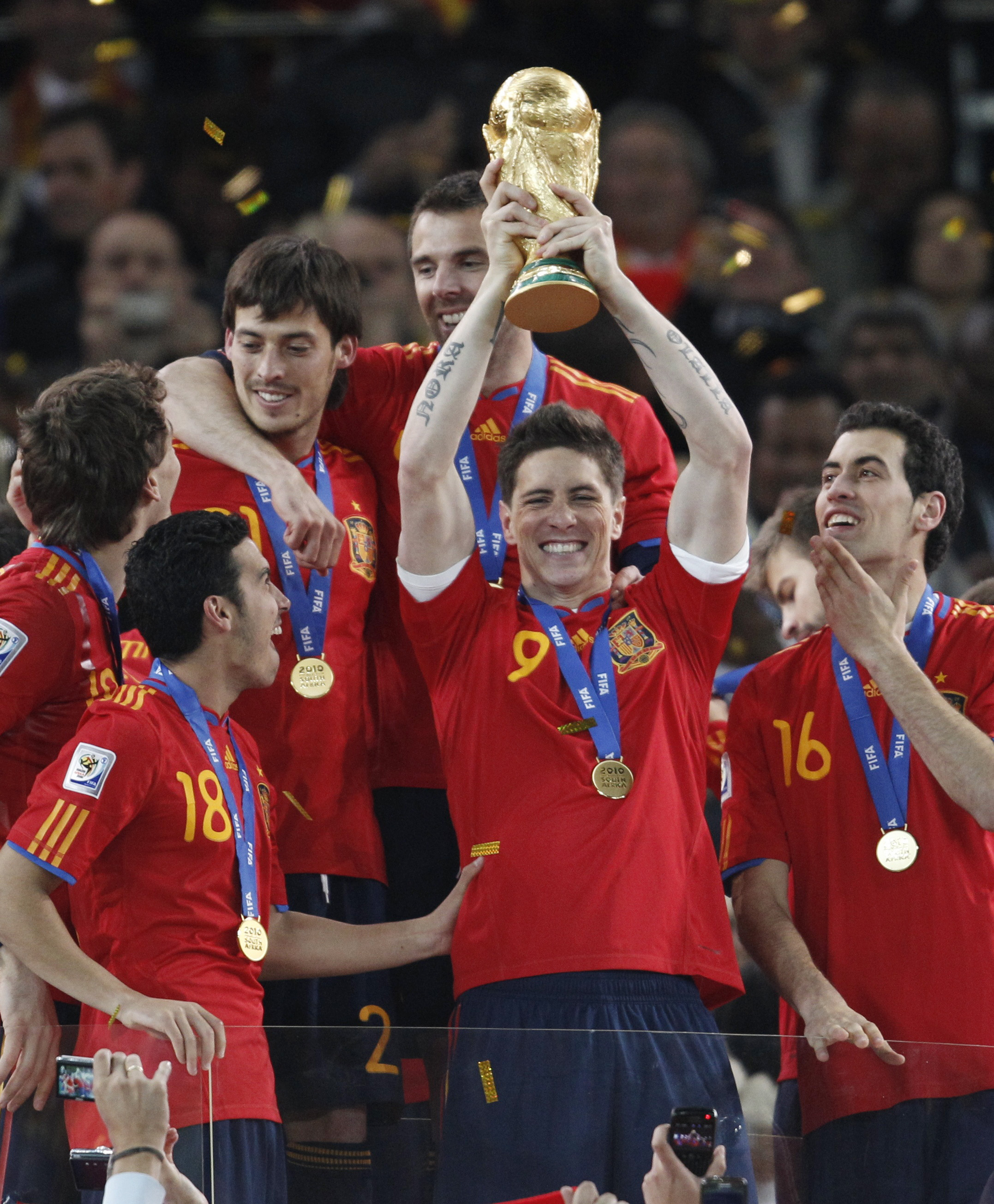 西班牙"金童"托雷斯宣布退役