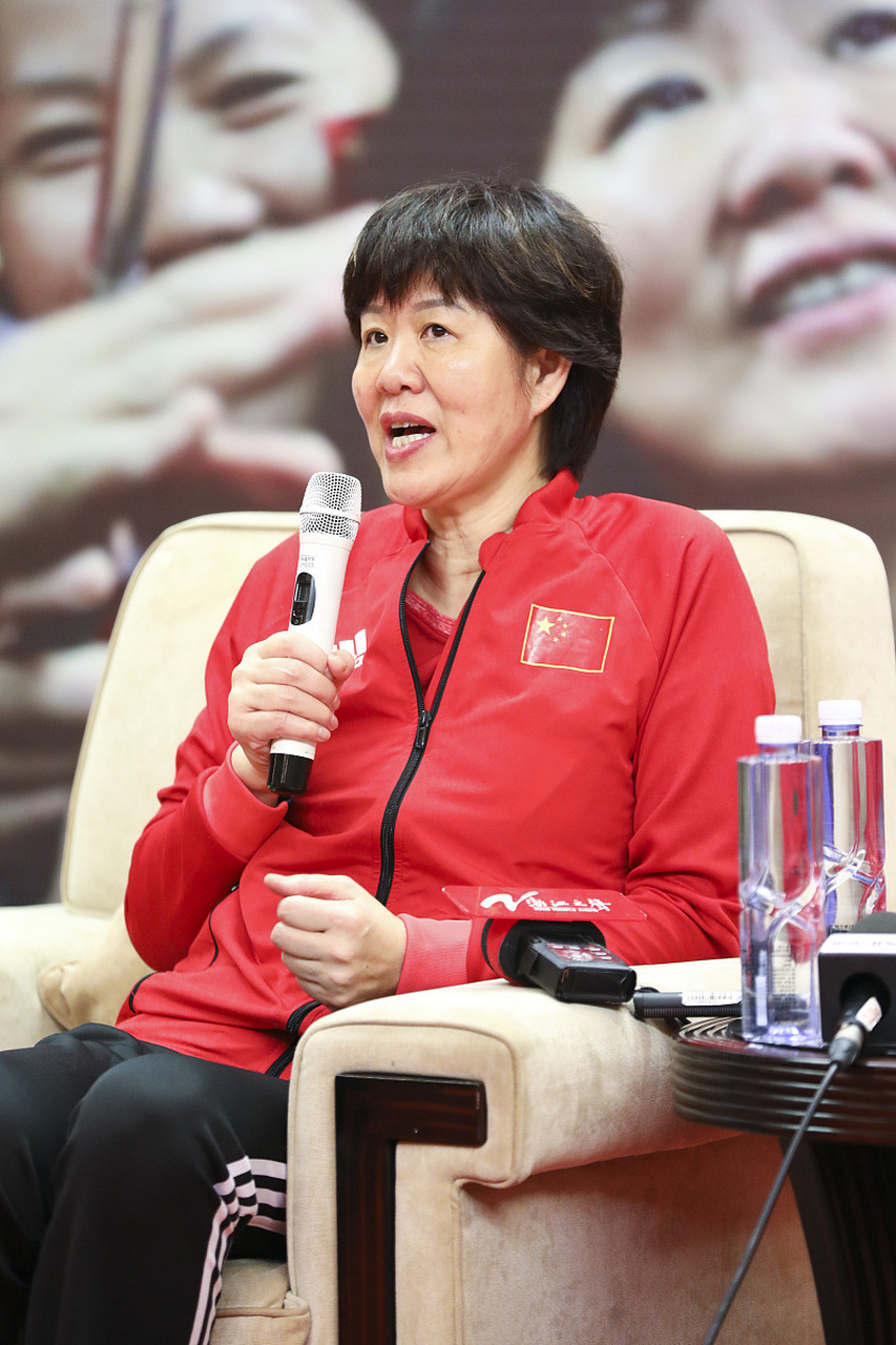 近日,郎平在社交媒体上亲自辟谣了自己将执教日本女排的传闻.