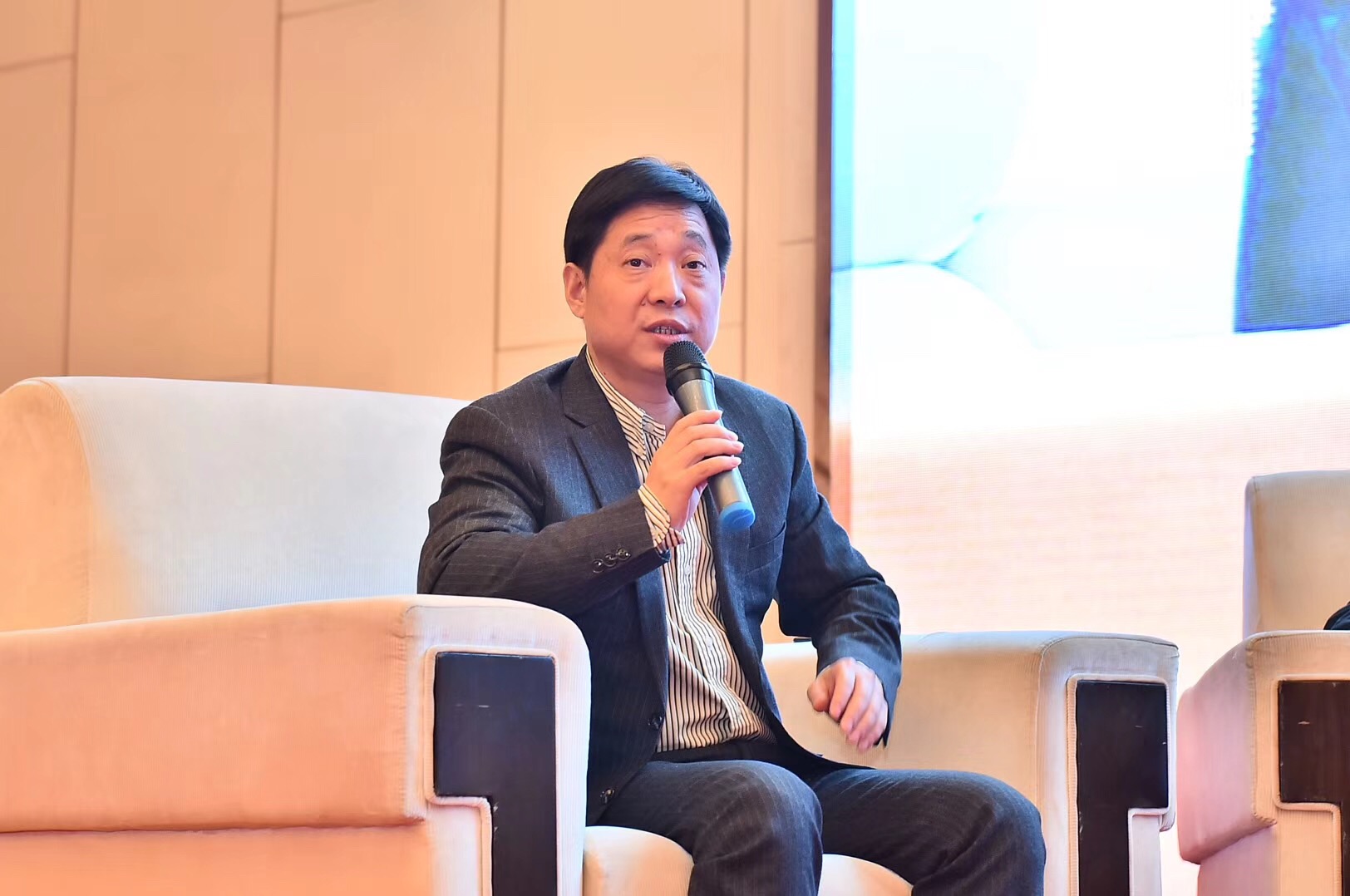 「江西日报·民企心声」熊衍贵会长说"沃土中我们干劲更足"