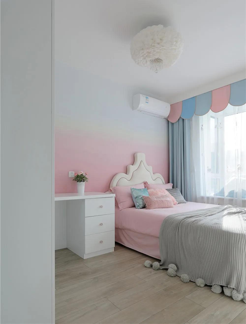 等孩子有独立自主的意识后,再听取孩子的意见,与孩子一起进行儿童房的