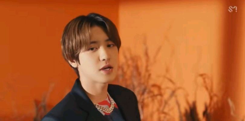 灿烈李遐怡新歌mv上线:又是为泡菜鱼心动的一天