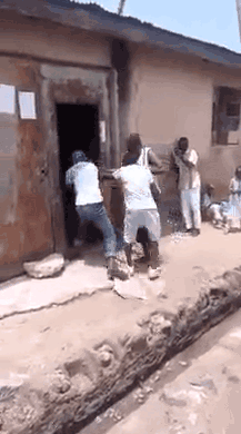 搞笑gif:这表情可以说是很鬼畜了!不,是新一代表情包