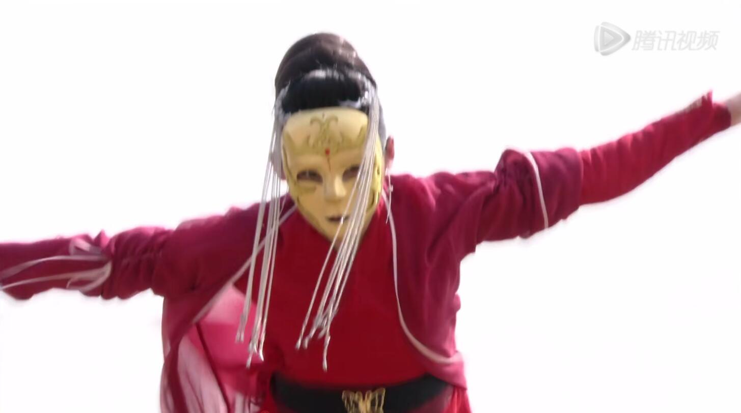 懦弱的林品如变身霸气的石观音,黄金面具配4个造型,撩倒一大片