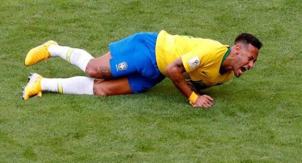 内马尔回应翻滚:和自己的踢球风格有关