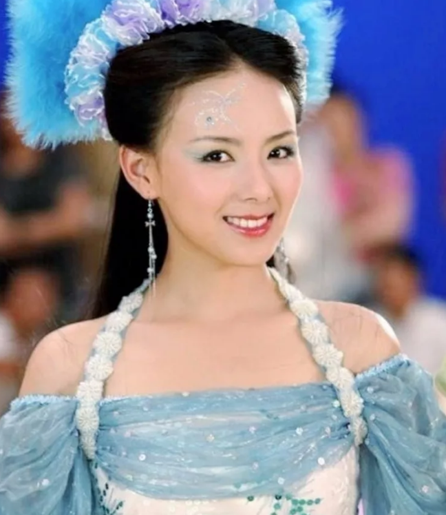 演完《欢天喜地七仙女》后,曹艳满满的有了些人气和知名度,虽然还曾参