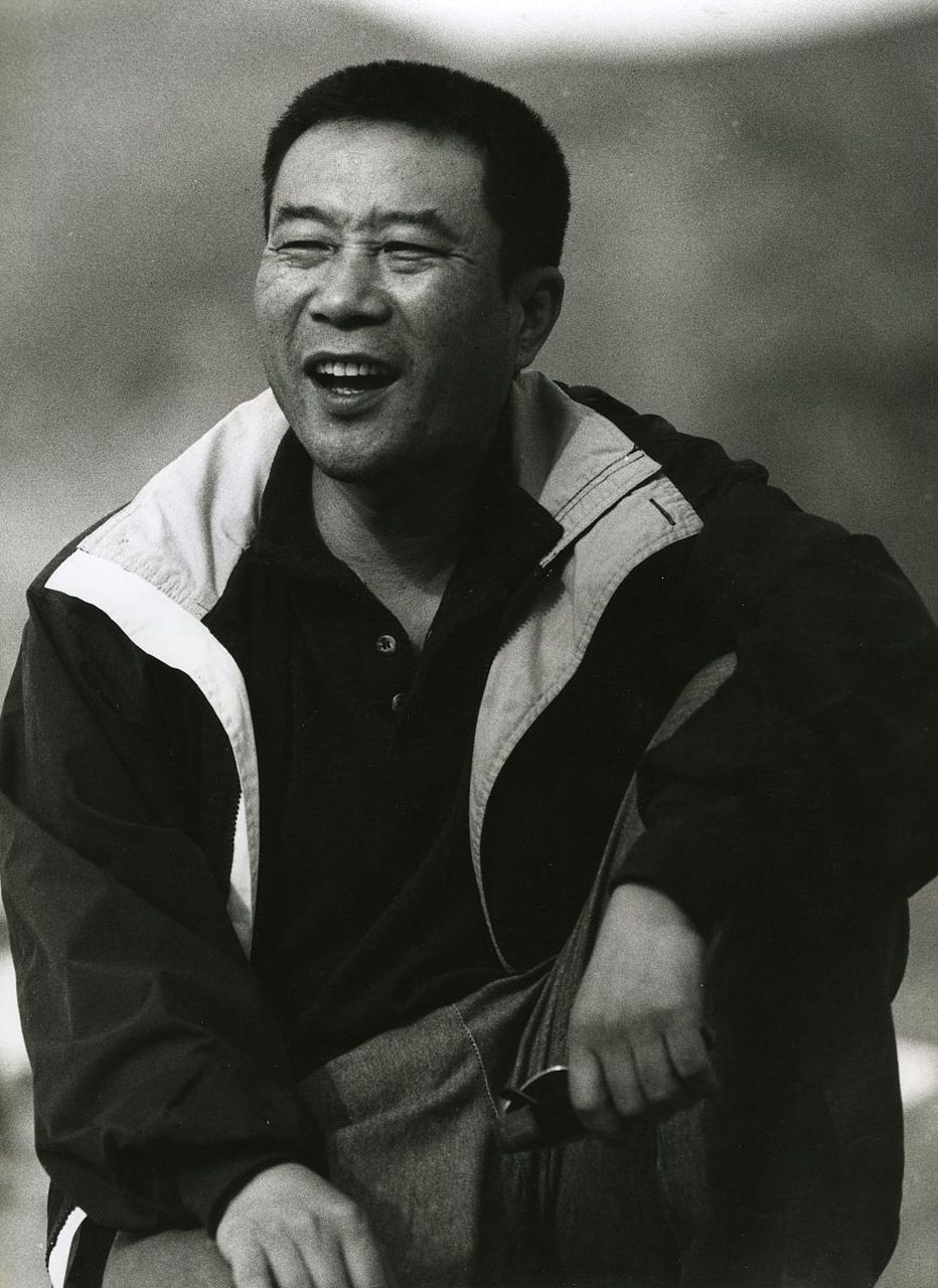 演员李雪健,参加一个综艺节目,有个年轻演员不服气,说,你片酬这么高