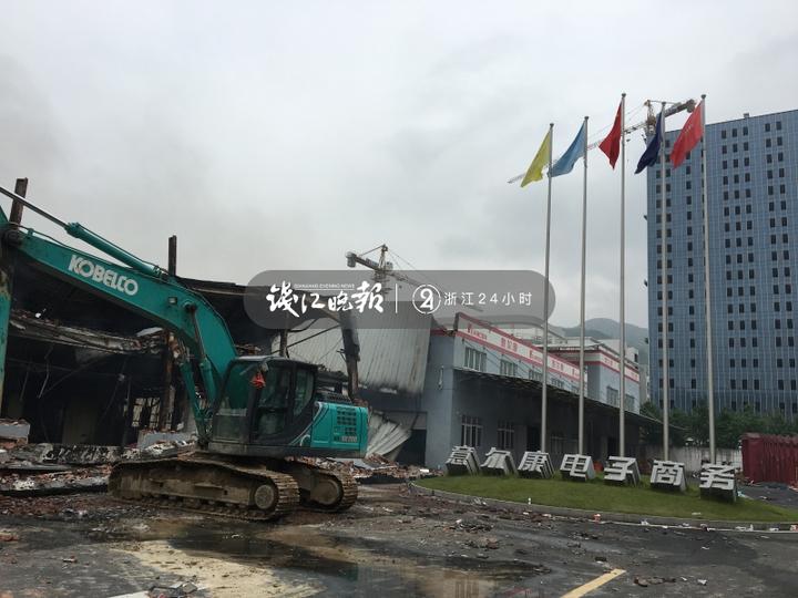 「突发」浙江知名企业"意尔康"昨夜电商仓库起火,7万双皮鞋被毁损失