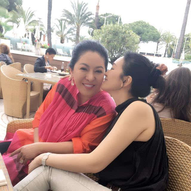 张柏芝干妈,向太自曝悲惨经历:6岁患白血病,曾被卖进歌舞厅