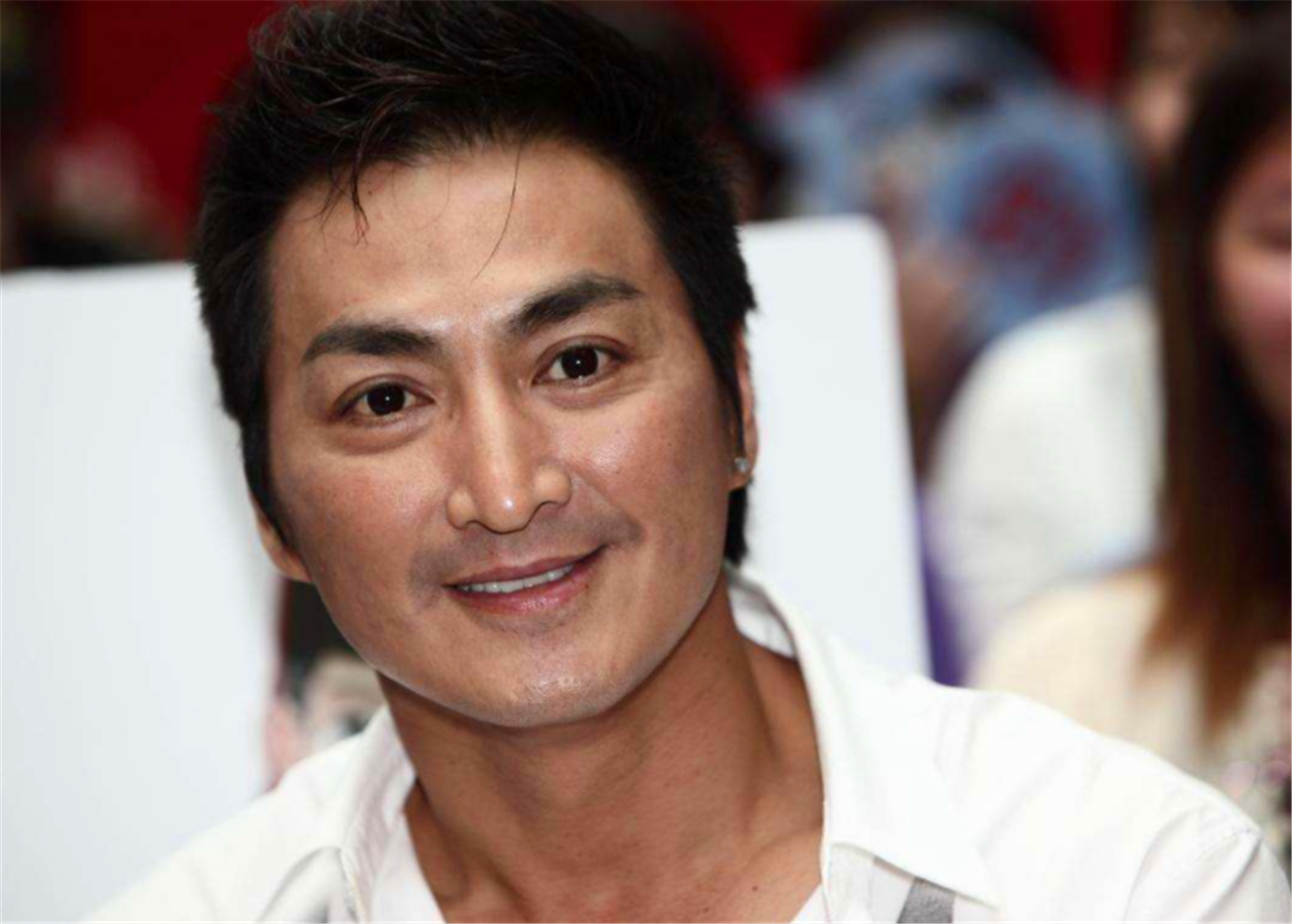 复出后也没什么反响,来到内地拍摄了几部影视剧后