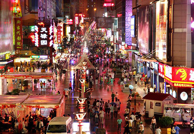 在青岛过"夜生活!除了啤酒街,台东,这些地方也很好!