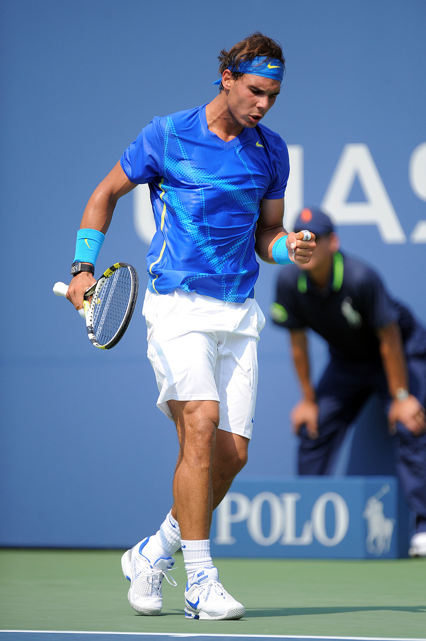 拉斐尔·纳达尔是一位以红土场上卓越表现为著称的西班牙职业网球运动