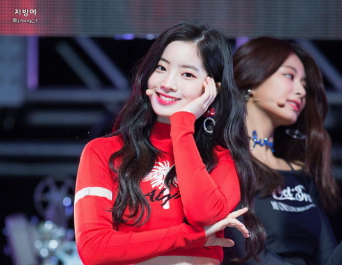 twice的反转魅力,甜美少女金多贤的性感舞台引发热议!
