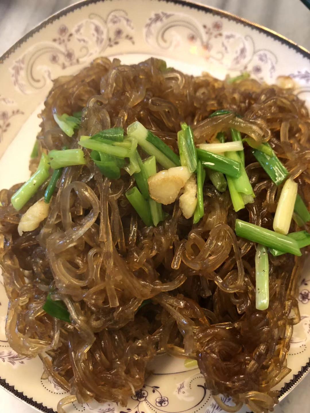 炒番薯粉条,没有漂亮的装扮,但口味俱佳!