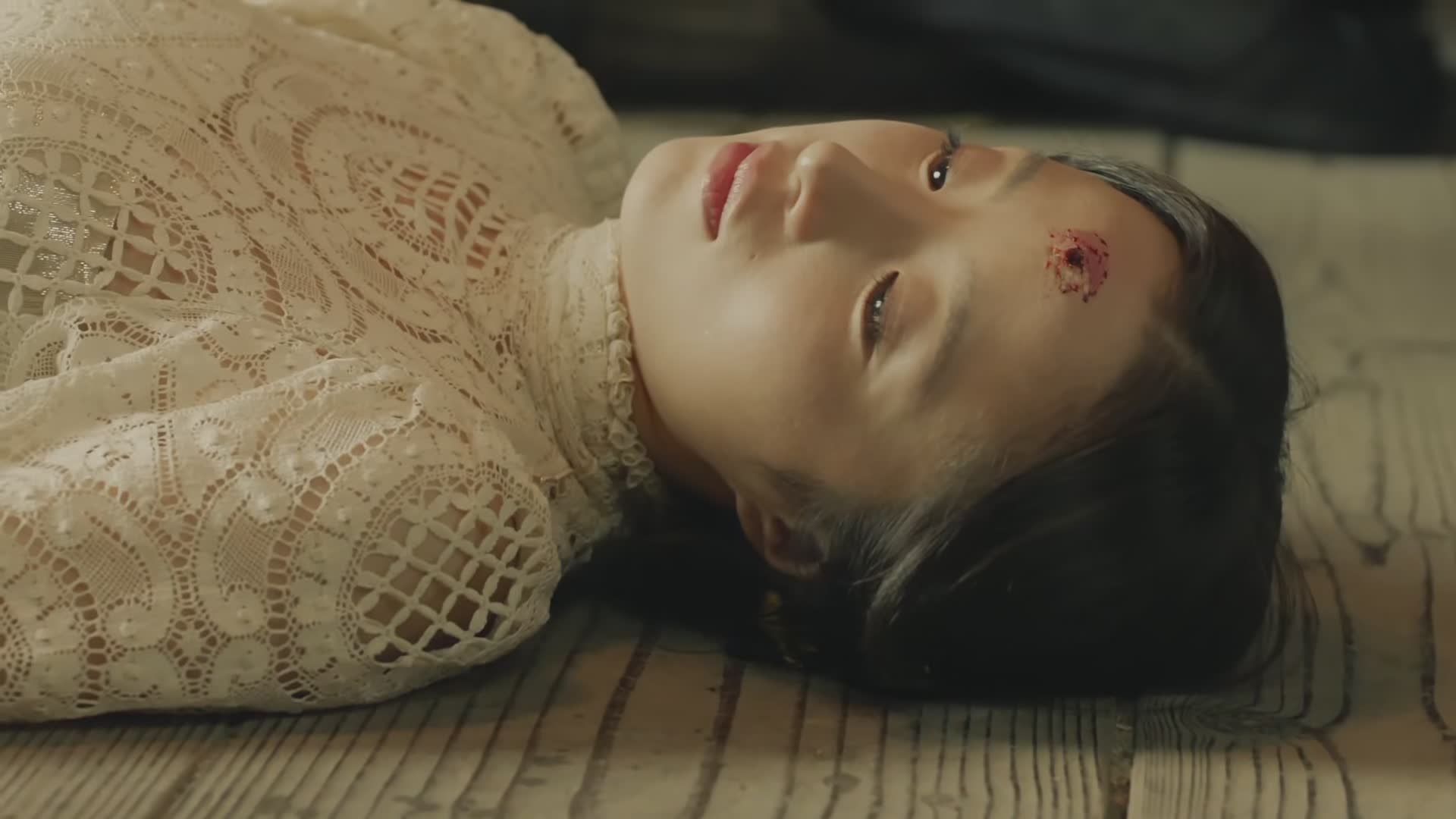 《热血同行》杨语初被叛徒杨真杀害了,崇利明伤心透了