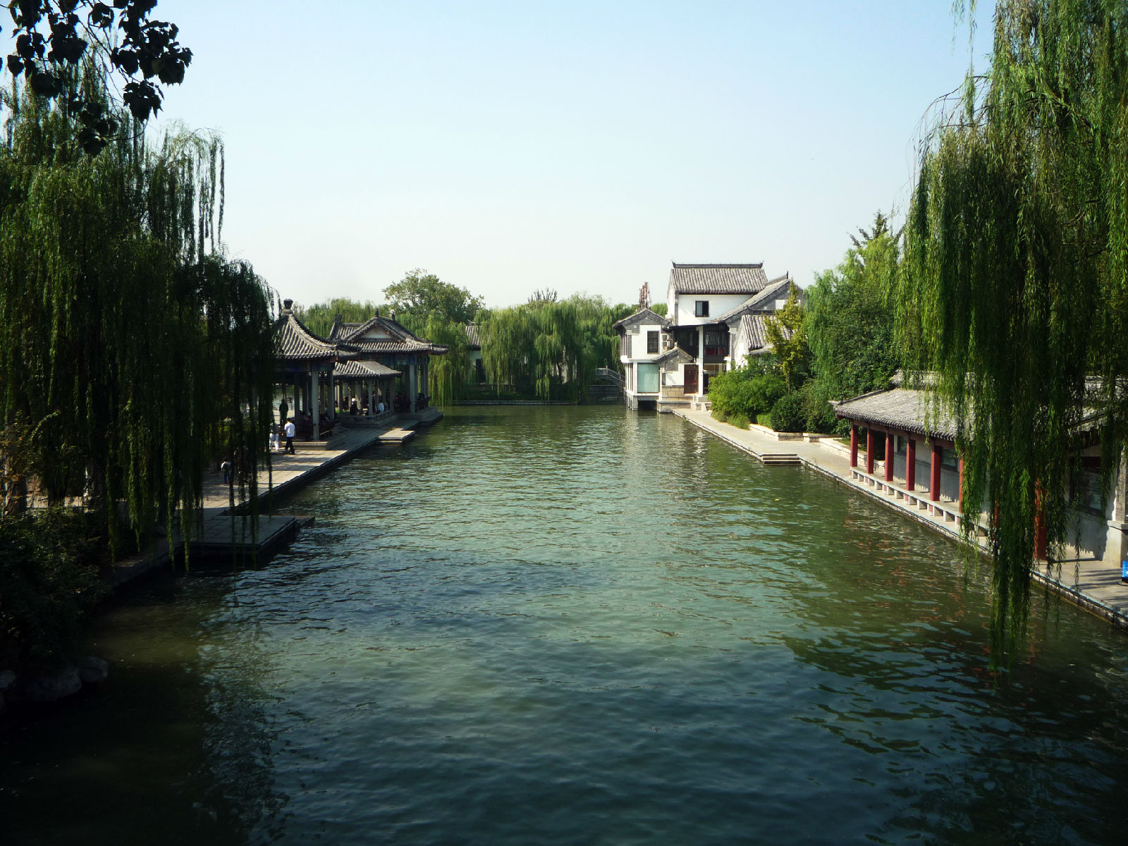 除了濟南大明湖,鎮江市北固山風景區,水面很開闊的知名旅遊休閒場所