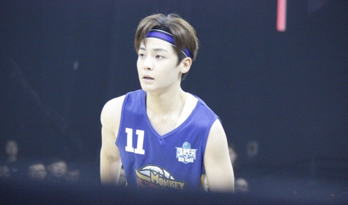 侯明昊打球引粉丝尖叫,满满的荷尔蒙,网友:我要舔屏了