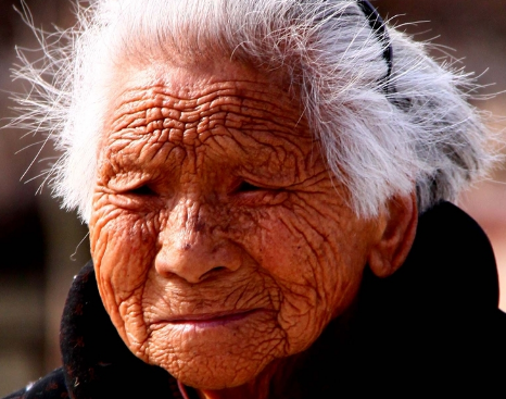 心理测试:你认为三位老奶奶哪位最慈祥,测你60岁后生活幸福吗?