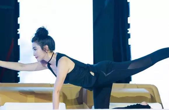 40岁的李冰冰活出了妙龄少女感,年龄在瑜伽女人面前,只是个数字