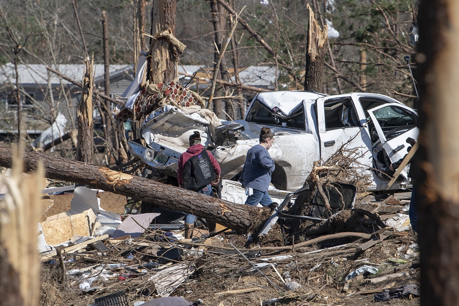 美國數年來最致命龍捲風致23人死亡 災區現場一片狼藉