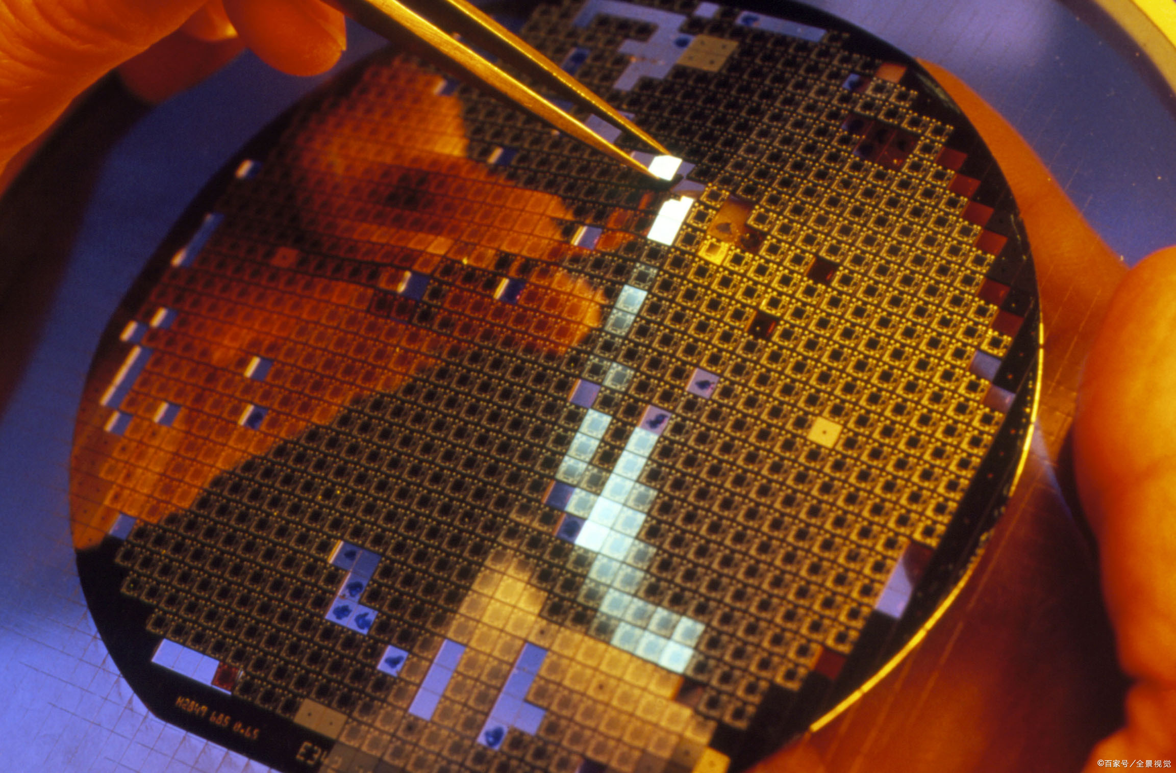 1.2 半导体硅片加工流程长,单晶硅生长技术尤为关键