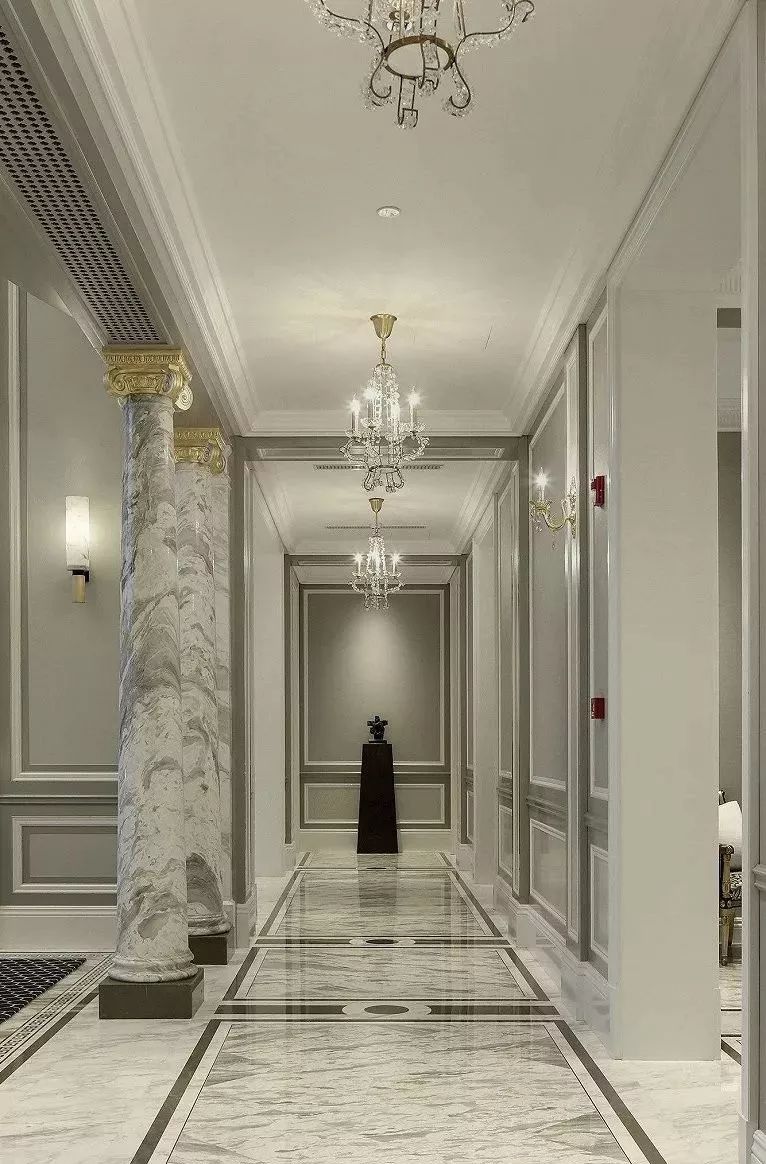 在别墅与大宅中应用最多,玄关地面用大理石拼花组合铺贴,更显尊贵高雅