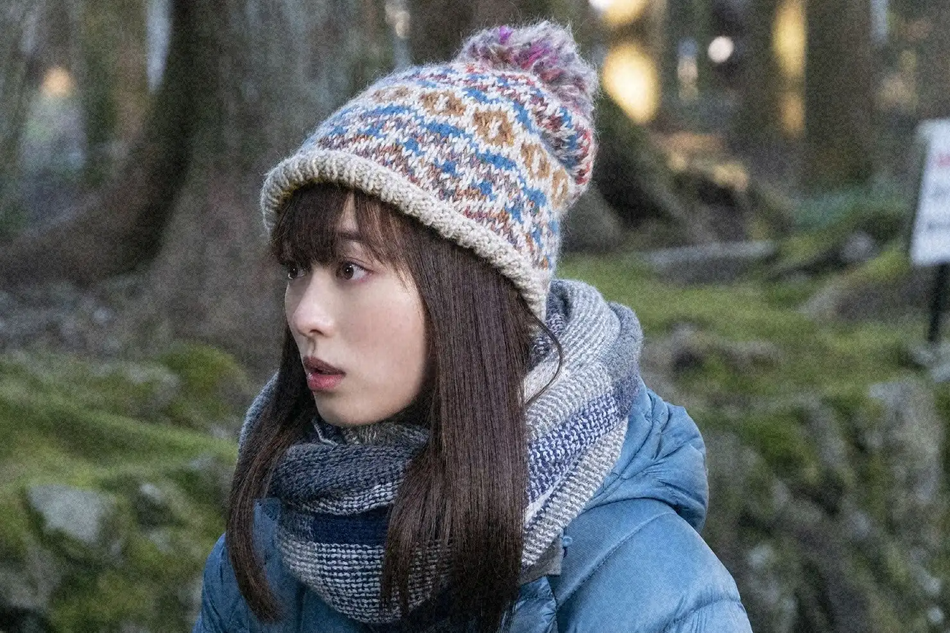 新浪娱乐讯 福原遥主演日剧《摇曳露营》公开第9话剧照,本集中她利用