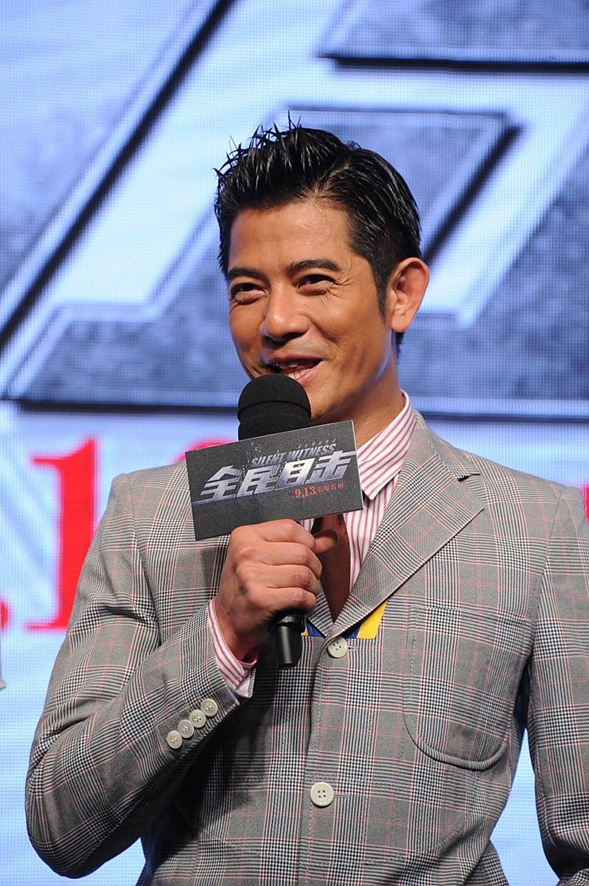 郭富城带着方媛去看赛马这个视频火爆了,现在刷到时已经227万赞了.