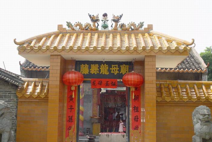 历史很悠久的藤县龙母庙,环境很好的李济深故居.