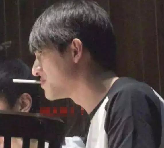 盘点男星吸烟:胡歌自然,黄子韬妖娆,林更新接地气,最霸气是他