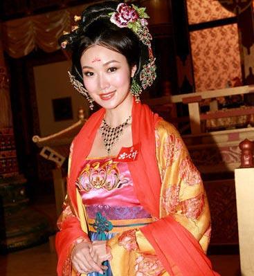 39岁前港姐叶翠翠喜获三胎,结婚4年生三子,曾与赵薇老公有段情