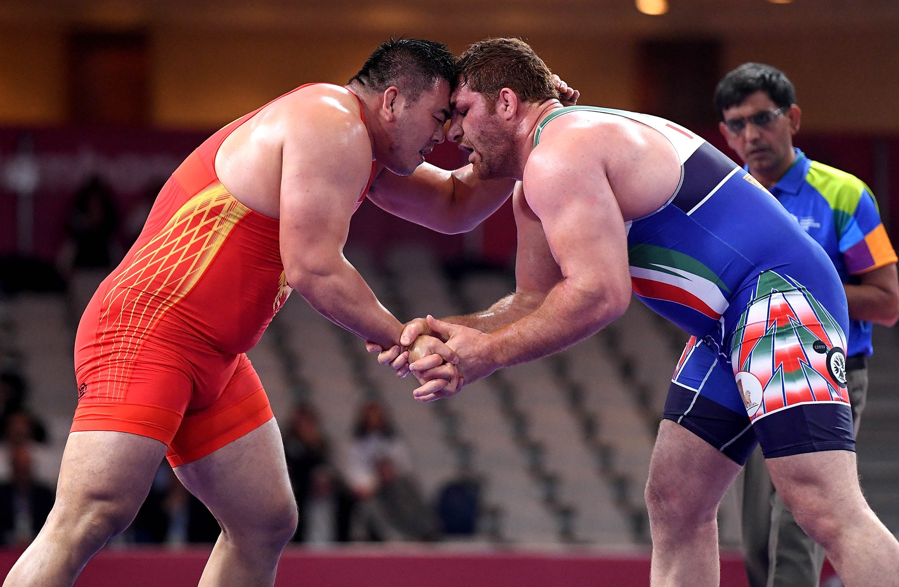 摔跤——男子自由式摔跤125公斤级决赛:中国选手邓志伟获得亚军(2)