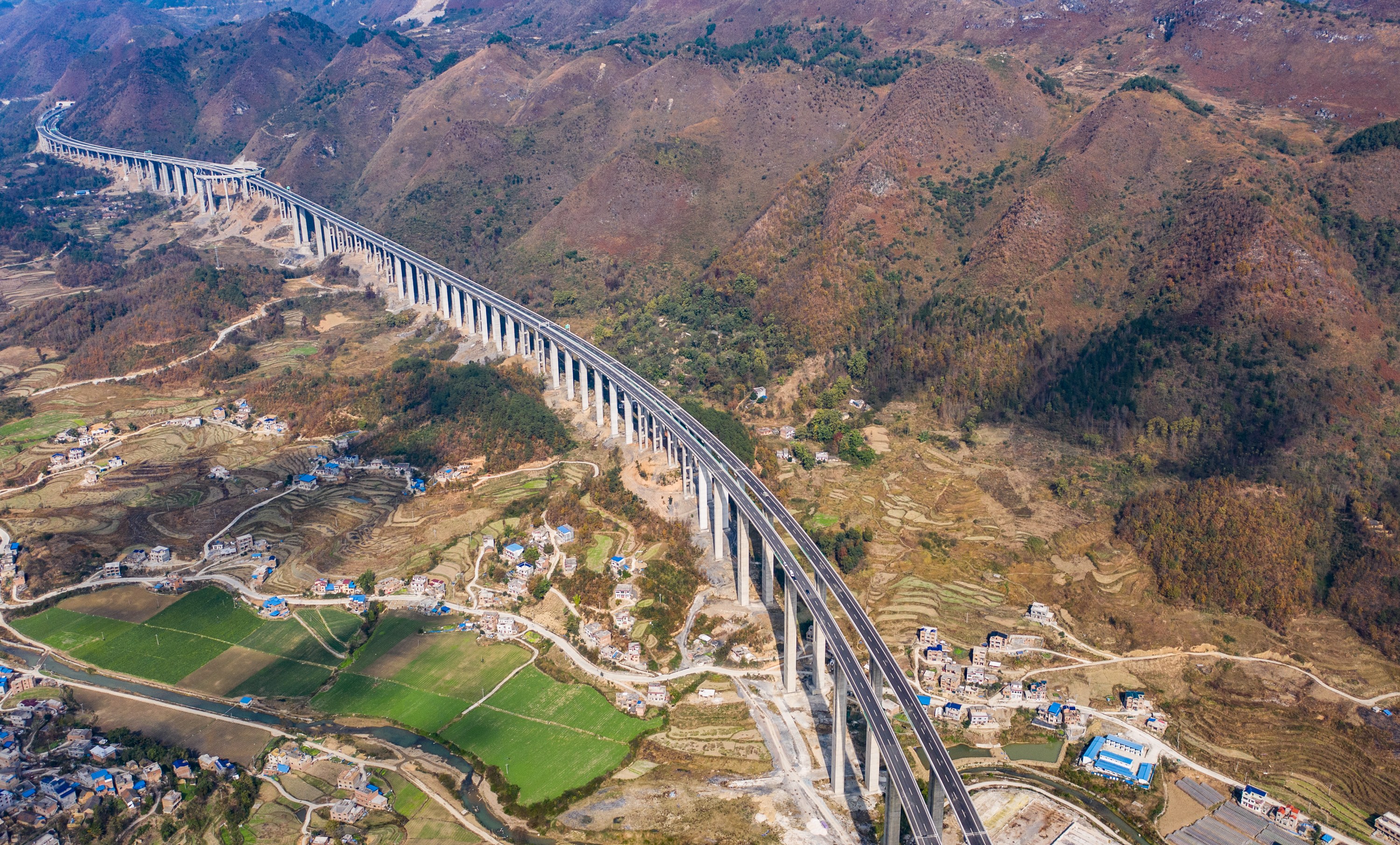贵州:紫望,平罗两条高速公路通车运营(8)