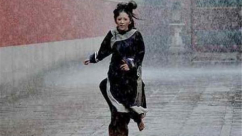 甄嬛传:祺嫔被打死后 谁注意到她的脚了?