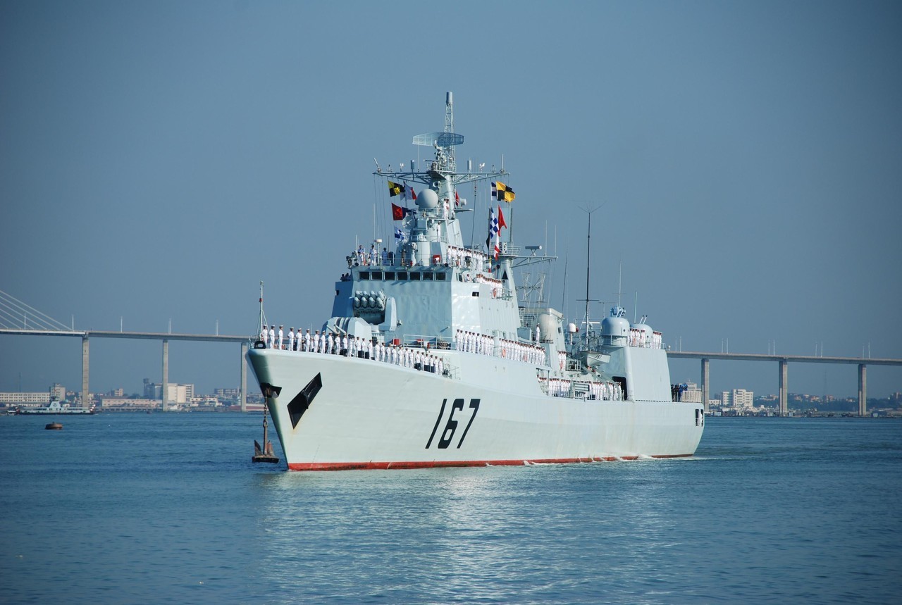 一架战机和一艘军舰单挑谁能获胜?为什么?