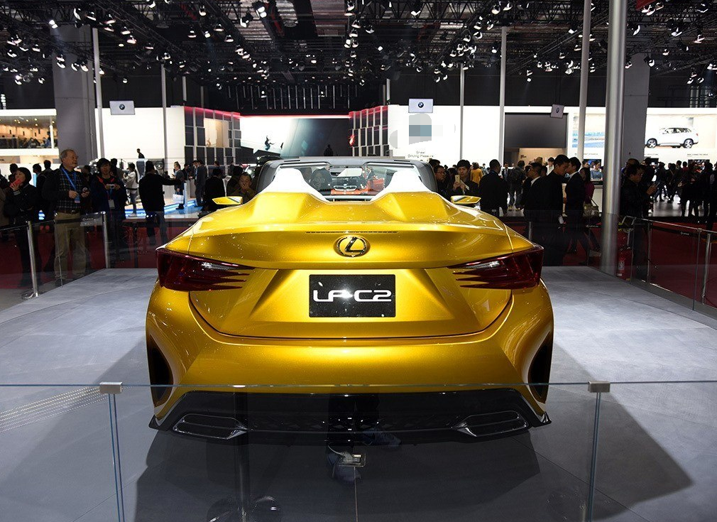 雷克萨斯lf-c2,性能十分强大,外观设计精美