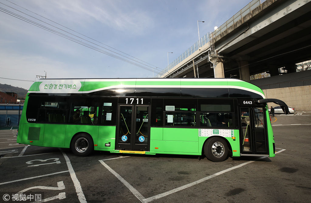 韩国首尔公交大换新 "小清新"电动巴士上路