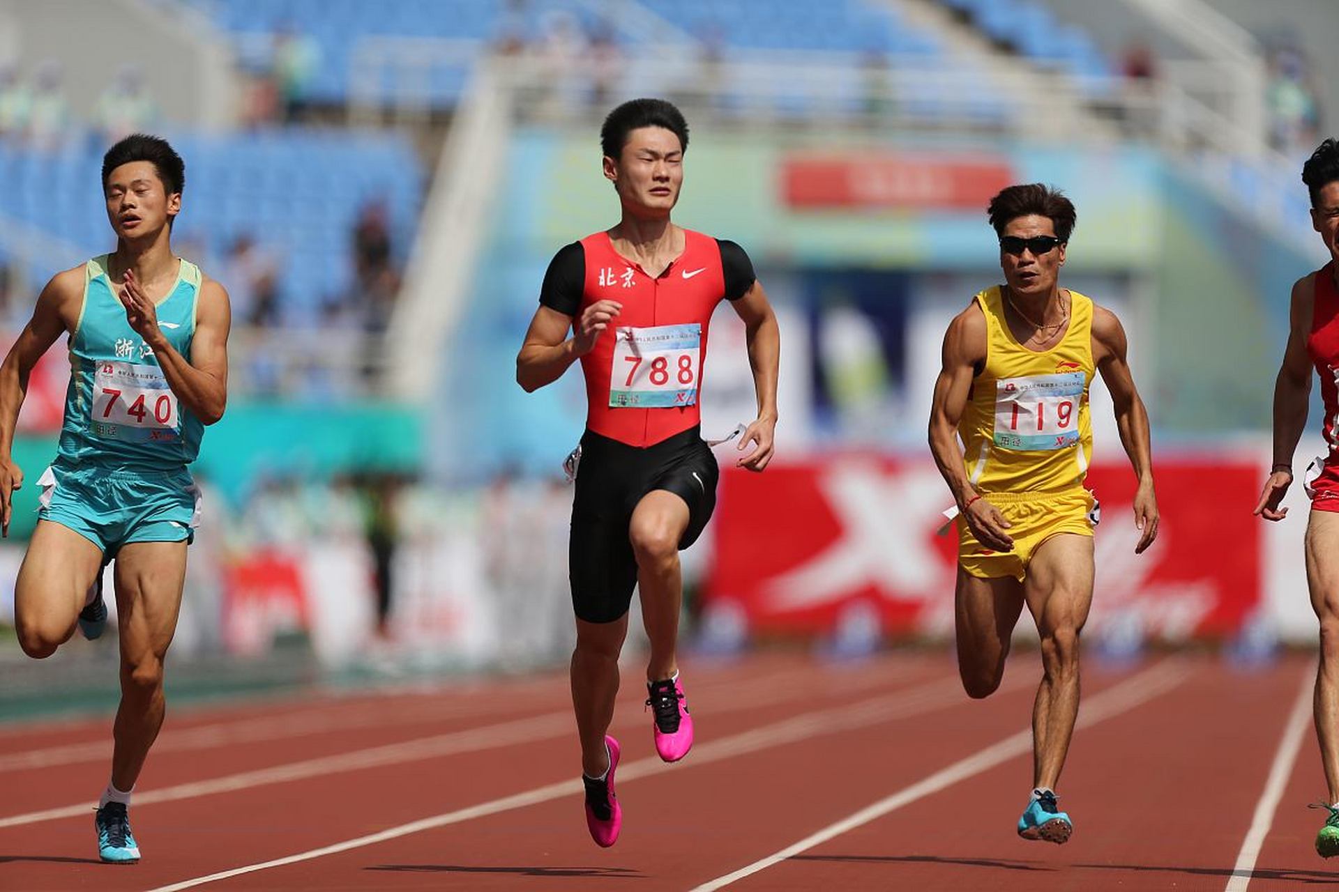 发动态聊亚运# 张培萌和闪电博尔特的差距到底有多大        中国