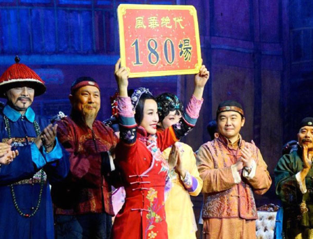 刘晓庆的风华绝代,64岁依旧天天演出,7年180场出演