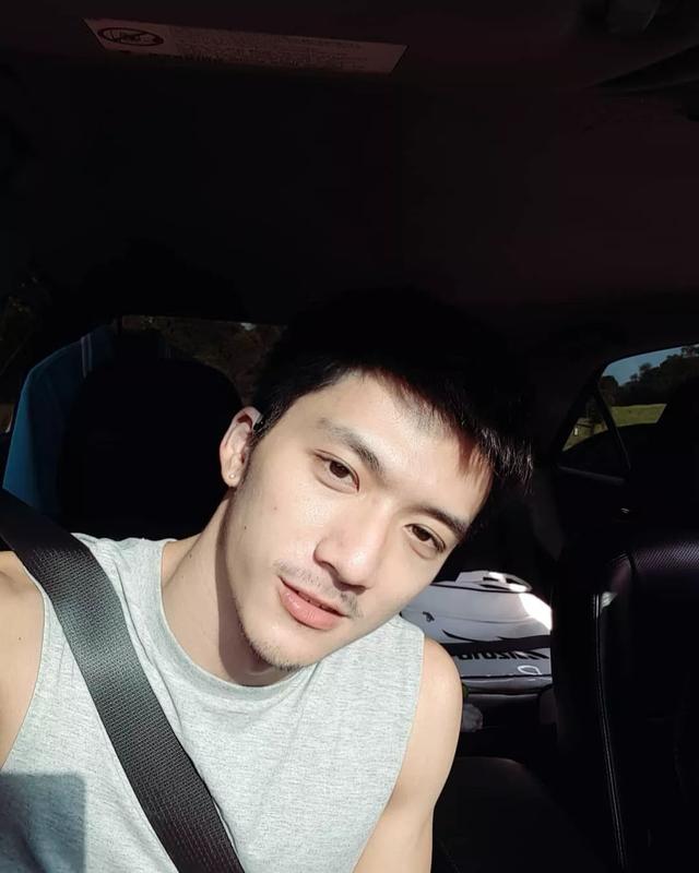 泰国网红男孩iknotus 出家做和尚了,他的老婆们哭瞎!