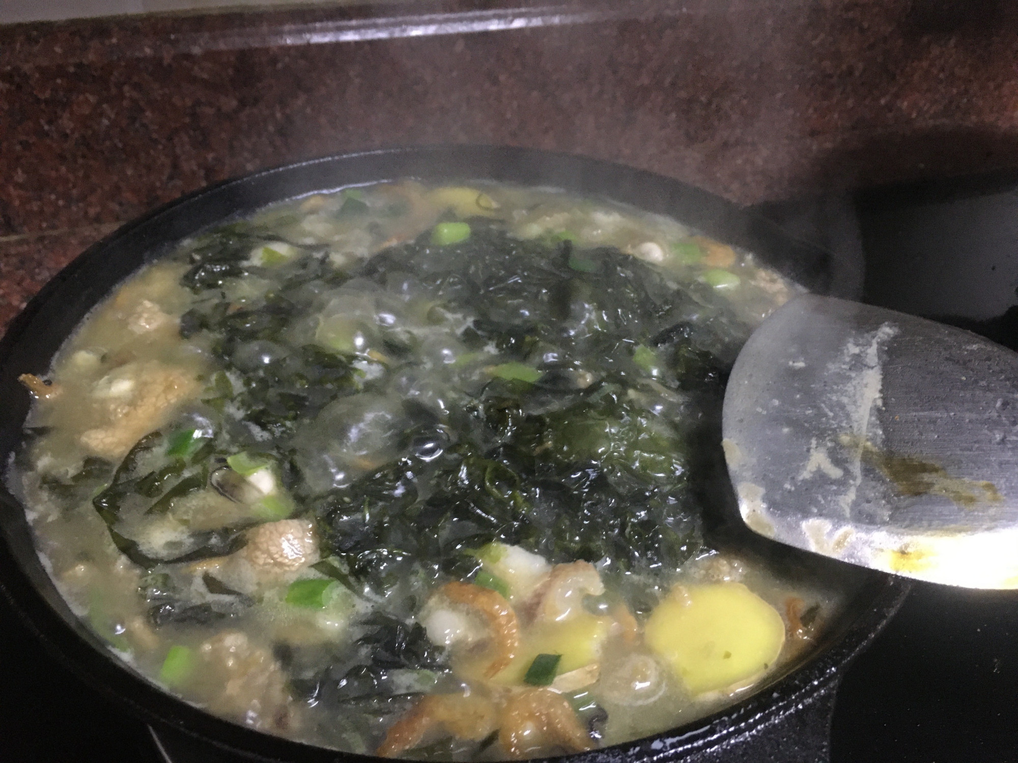 闽南风味海蛎紫菜煲