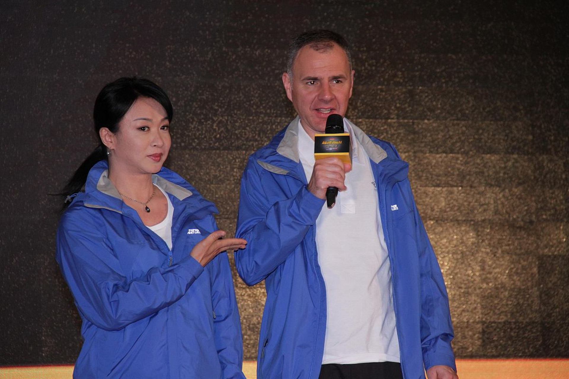 谁也没想到金星与老公汉斯的离婚只用了五分钟,金星和汉斯因跨国婚姻