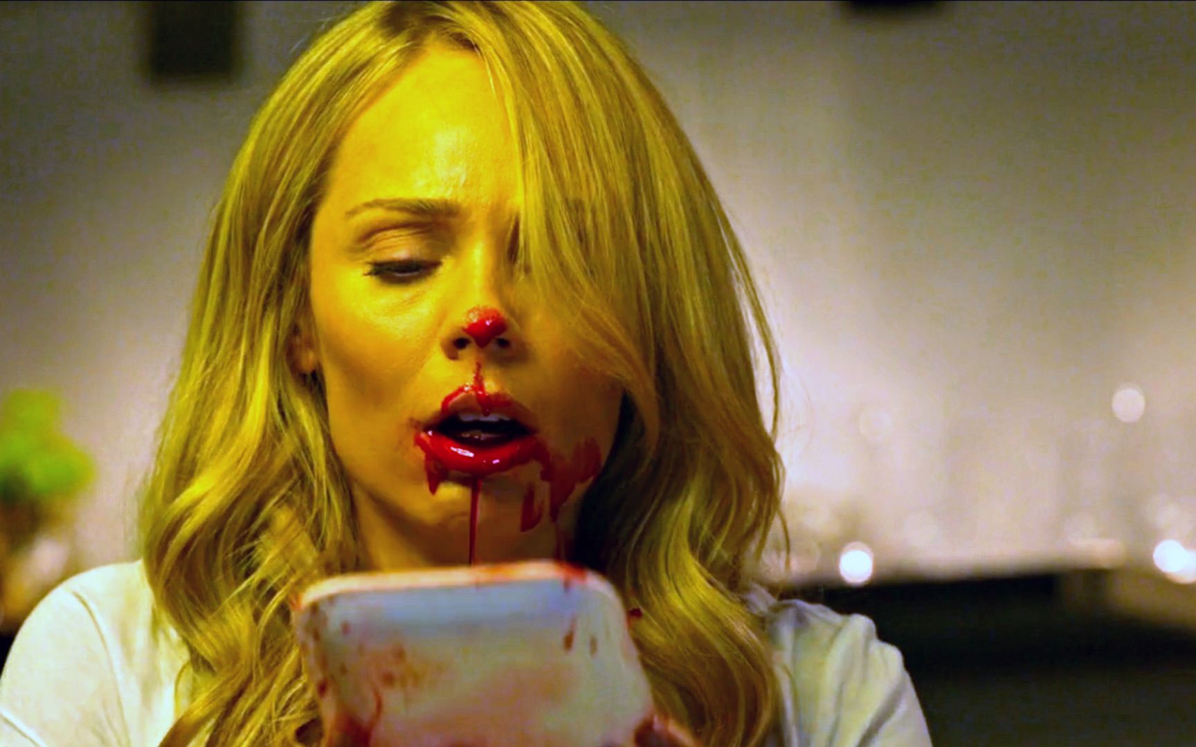 几分钟看完2019伪丧尸电影《尸控疗法》,美女整容变成嗜血怪物,新型