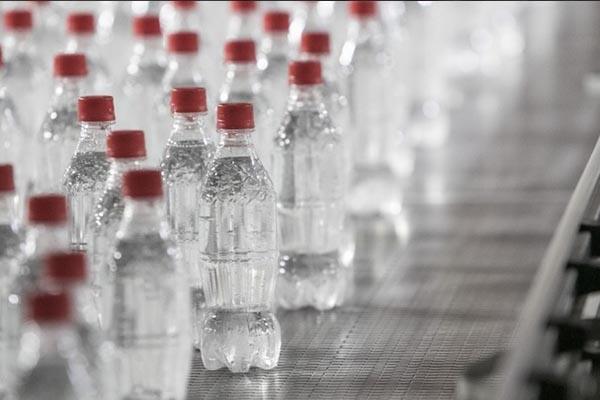 日本推"透明可口可乐",网友:看起来像廉价的汽水